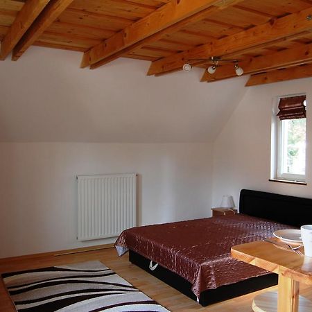 Maya Guesthouse Eger Bagian luar foto