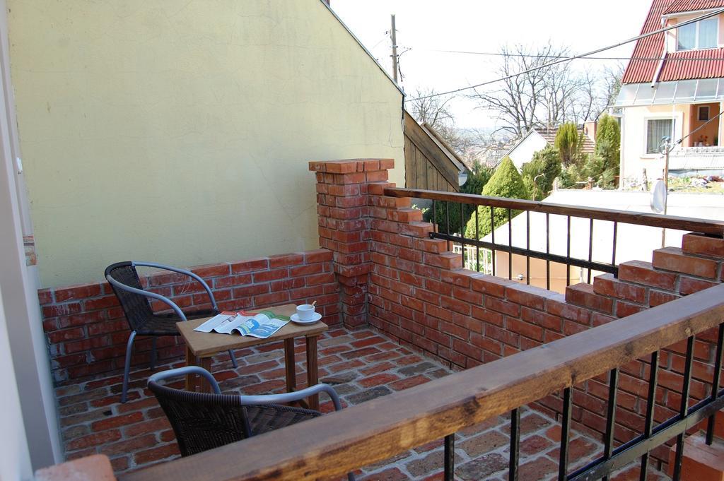 Maya Guesthouse Eger Ruang foto
