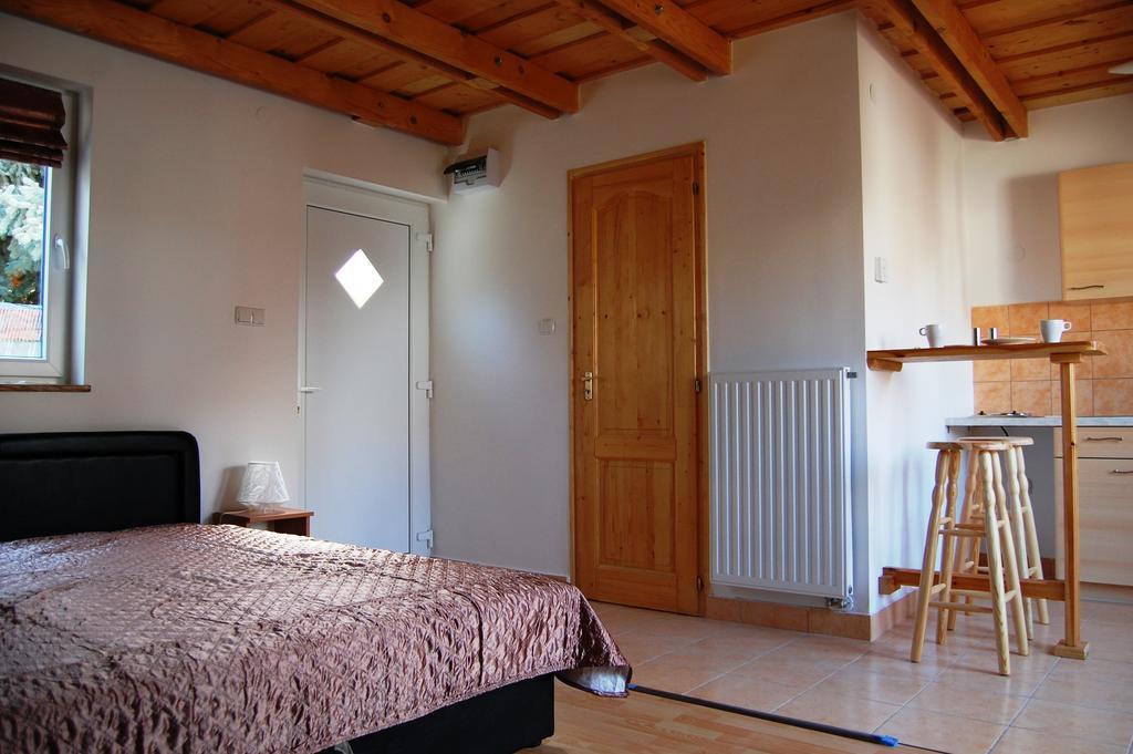 Maya Guesthouse Eger Ruang foto
